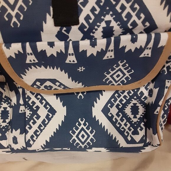 Canyon Sky Blue/White Zipper Closure Carry All Bag w/2 Large Pockets in Front - Picture 3 of 5